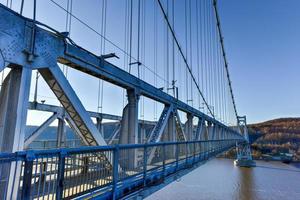 Mid-hudson bridge traversant la rivière hudson à poughkeepsie, new york photo