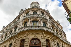 la havane, cuba - 8 janvier 2017 - hôtel raquel dans la vieille havane. avec une architecture vintage étonnante, le monument est l'un des plus visités du site du patrimoine mondial de l'unesco. photo