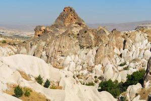 panorama de la vallée de meskendir en cappadoce, la turquie a une longueur totale de 4400m et est située près d'ortahisar. photo