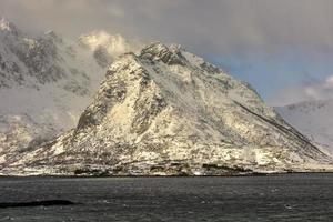 nature de vestvagoy dans les îles lofoten, norvège photo