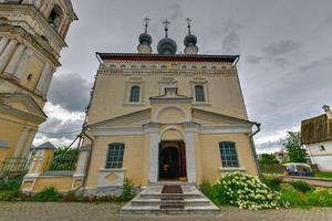 église de l'icône de notre dame de smolensk à souzdal. souzdal est une attraction touristique célèbre et fait partie de l'anneau d'or de la russie. photo