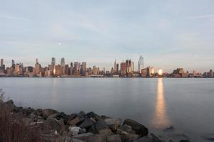 horizon de la ville de new york vu de weehawken, new jersey. photo