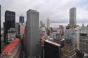 vue aérienne des gratte-ciel du centre-ville de manhattan à new york. photo