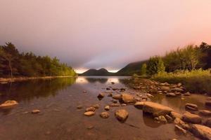 les bulles et l'étang de la jordanie la nuit dans le parc national d'acadia, maine, états-unis. photo