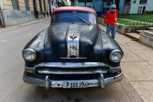 la havane, cuba - 8 janvier 2017 - voiture classique dans la vieille havane, cuba. photo