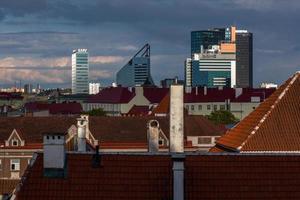 vieille ville de tallinn en soirée d'été photo