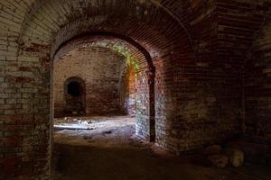 anciennes caves de la forteresse à daugavpils photo