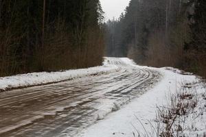 route de campagne en gravier glacé photo