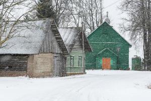 paysage de village rural letton à latgale en hiver photo