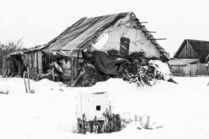 paysage de village rural letton à latgale en hiver photo