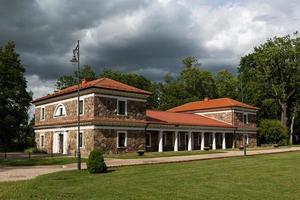 manoir de rokiskis et paysages des environs de la ville photo