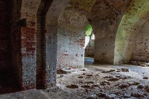 anciennes caves de la forteresse à daugavpils photo