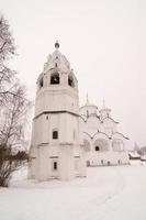 monastère de pokrovsky dans l'ancienne ville de souzdal dans l'anneau d'or de la russie. photo