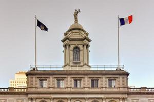 hôtel de ville de new york, siège du gouvernement de la ville de new york, situé au centre du parc de l'hôtel de ville dans le quartier du centre civique du bas de manhattan, entre broadway, park row et chambers street. photo