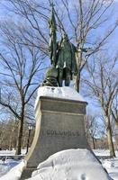 statue de christopher columbus dans central park, new york city, à partir de 1892 en hiver. photo