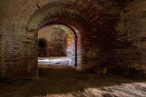 anciennes caves de la forteresse à daugavpils photo