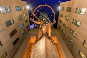 statue atlas - centre rockefeller, new york, 2022 photo