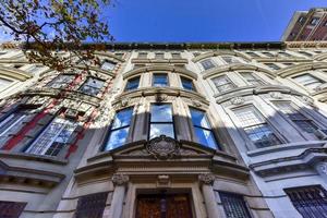 vieilles maisons de ville et brownstones dans le quartier de l'upper west side de manhattan, new york city. photo