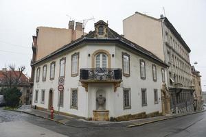 rue typique de pest - budapest, hongrie photo