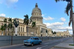 la havane, cuba - 8 janvier 2017 - bâtiment de la capitale nationale à la havane, cuba. photo