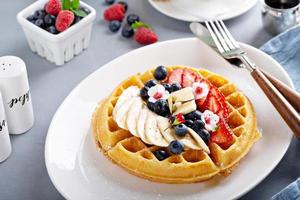 gaufre aux fruits frais photo