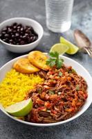 ropa vieja, plat de bifteck de flanc avec du riz photo