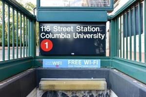 new york city - 19 août 2017 - station de métro 116th street, université columbia dans le métro de new york city sur la ligne de train 1. photo