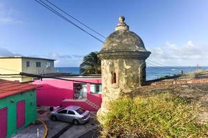 remparts de la ville et belvédère le long des rues de san juan, porto rico. photo