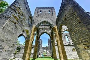 église inachevée. ses ruines sont un monument historique protégé et font partie de la st. site du patrimoine mondial de George. photo