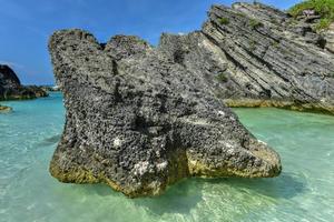 eaux cristallines de l'anse Horseshoe Bay aux Bermudes. photo