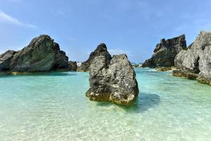 eaux cristallines de l'anse Horseshoe Bay aux Bermudes. photo