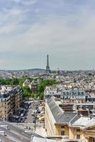 vue sur les toits de paris depuis le panthéon. photo