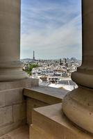 vue sur les toits de paris depuis le panthéon. photo