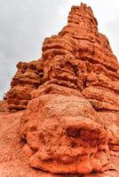 canyon rouge à dixie national forest dans l'utah, états-unis. photo