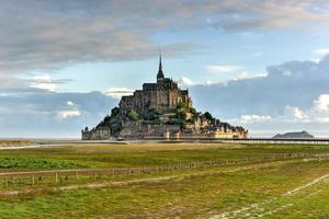 belle cathédrale du mont saint-michel sur l'île, normandie, nord de la france, europe. photo