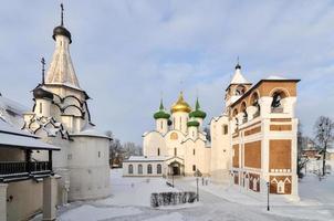 monastère de saint euthyme qui a été fondé au 14ème siècle. situé le long de la route de l'anneau d'or à l'extérieur de moscou. photo