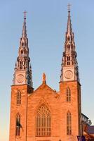 cathédrale notre-dame basilique catholique romaine à ottawa, canada. photo