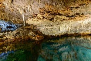 grotte fantastique aux bermudes. caverne souterraine située dans la paroisse de hamilton, à proximité du port du château. photo