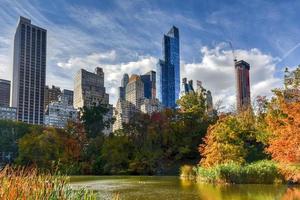 vue sur central park south à new york à l'automne. photo