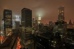 vue aérienne des gratte-ciel du centre-ville de manhattan à new york. photo