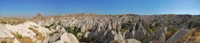 panorama de la vallée de meskendir en cappadoce, la turquie a une longueur totale de 4400m et est située près d'ortahisar. photo