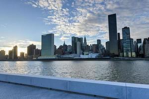 vue sur manhattan depuis l'île roosevelt photo