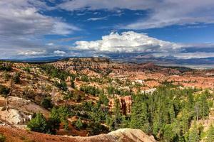 l'amphithéâtre du parc national de bryce canyon dans l'utah, états-unis. photo