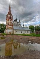 églises antipievskaya et lazarevskaya à souzdal. bague en or, russie. photo