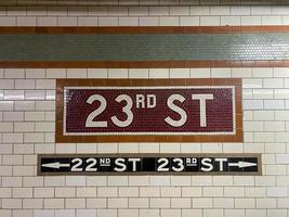 new york city - 15 nov 2019 - 23rd street new york city station de métro signe sur la ligne lexington avenue. photo