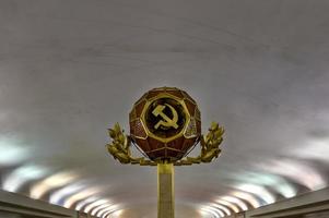minsk, biélorussie - 20 juillet 2019 - station de métro de la place Lénine à minsk, biélorussie avec des décorations de l'ère soviétique. photo