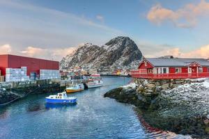 stamsund dans les îles lofoten, norvège en hiver. photo