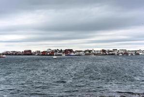 heure d'hiver à reine, îles lofoten, norvège. photo