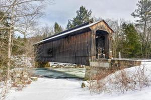 pont couvert du poste de traite de clark à lincoln, new hampshire. photo