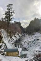 Dewey's Mills centrale hydroélectrique le long de la rivière Quechee dans le Vermont pendant l'hiver. photo